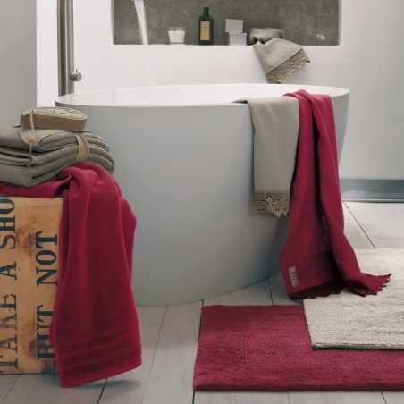 Serviette de douche 100x150 cm Fazzini Coccola couleur Ruby