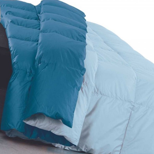 Couette en plumes bicolore pour lit une place et demie DaunenStep Orizzonte couleur bleu clair/bleu CLASSIC WINTER