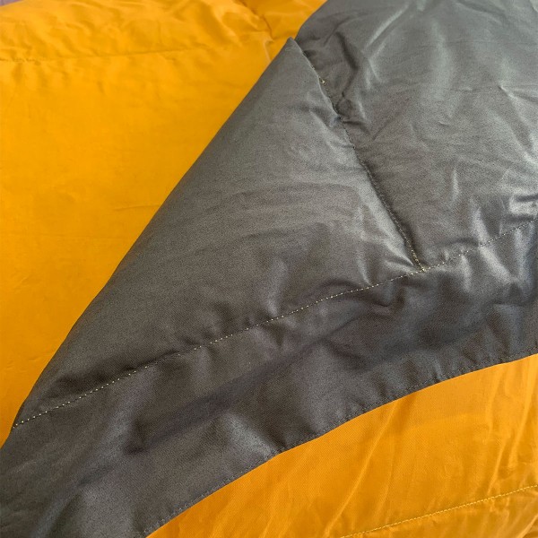 Bettdecke aus Daunen in Bicolor für Doppelbett von DaunenStep Duna CLASSIC WINTER in Orange/Schwarz