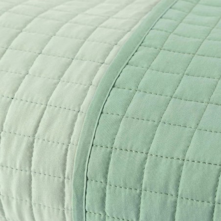 Leichte Doppelsteppdecke für das Doppelbett Passepartout von Carillo Jadegrüne Farbe